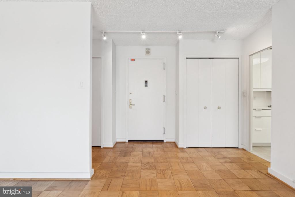 5225 POOKS HILL ROAD Unit: 722S
