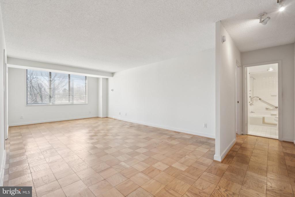 5225 POOKS HILL ROAD Unit: 722S