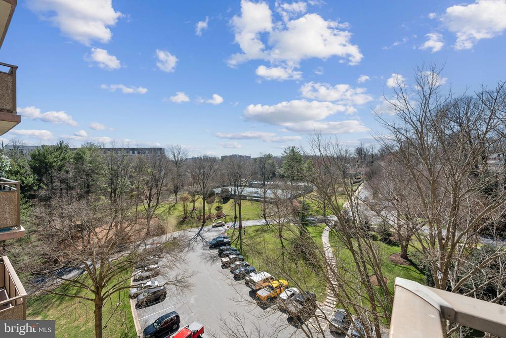 5225 POOKS HILL ROAD Unit: 722S