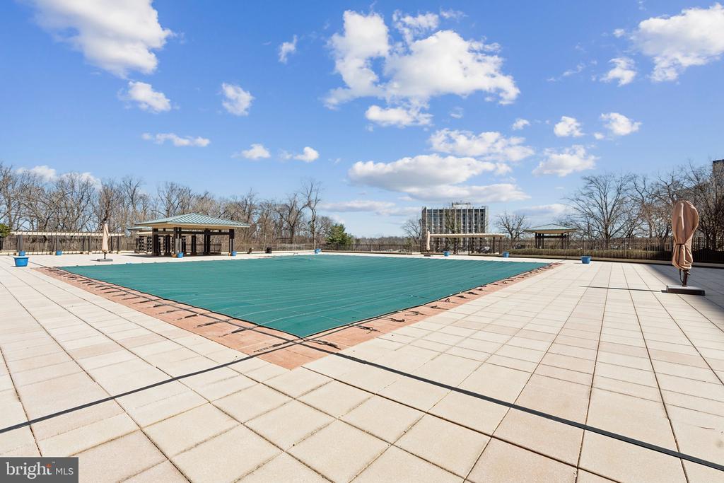 5225 POOKS HILL ROAD Unit: 722S