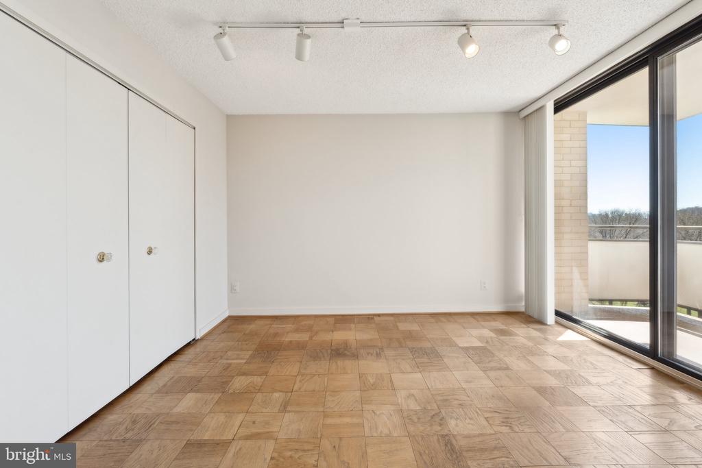 5225 POOKS HILL ROAD Unit: 722S