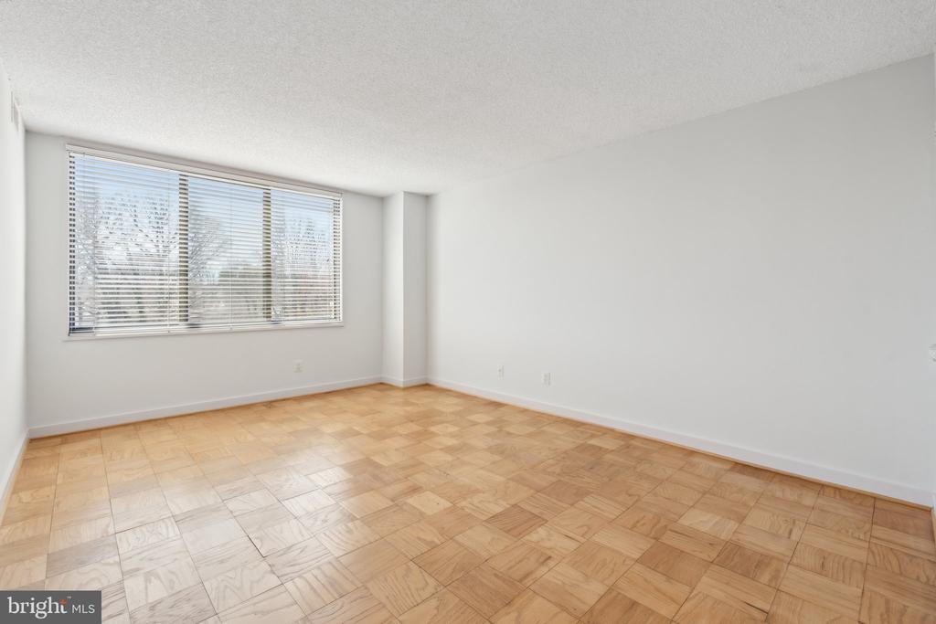 5225 POOKS HILL ROAD Unit: 722S