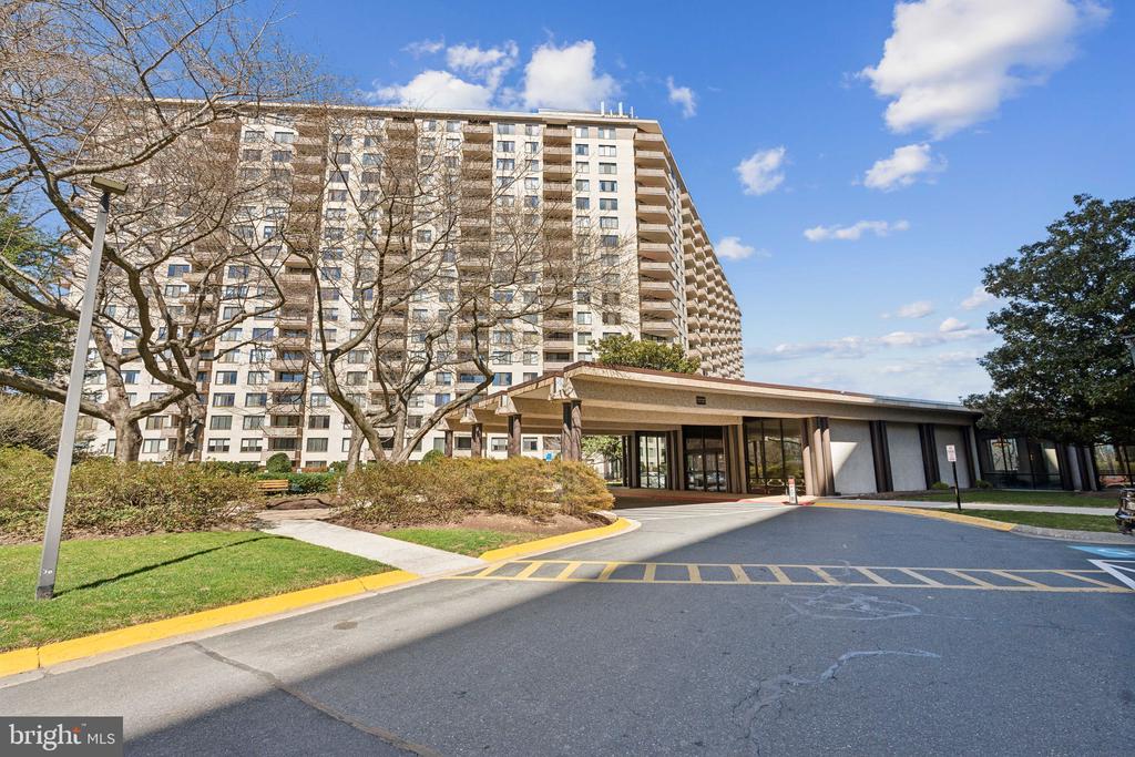 5225 POOKS HILL ROAD Unit: 722S