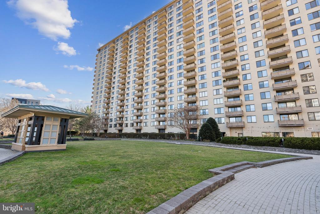5225 POOKS HILL ROAD Unit: 722S