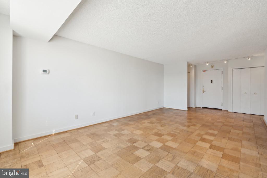 5225 POOKS HILL ROAD Unit: 722S