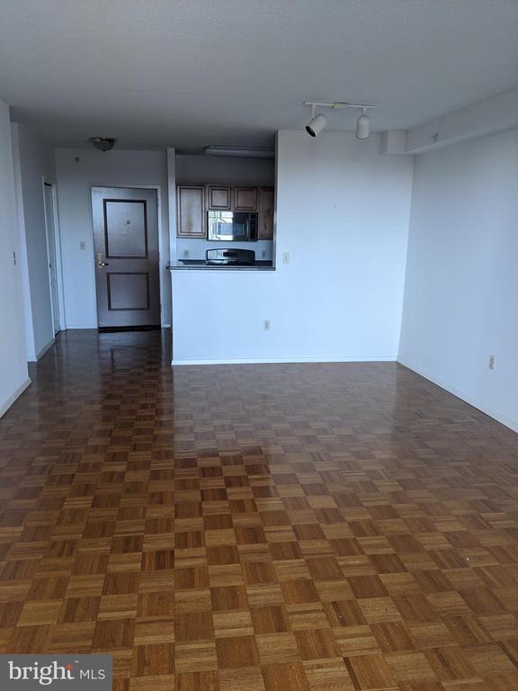 7111 WOODMONT AVENUE Unit: 811