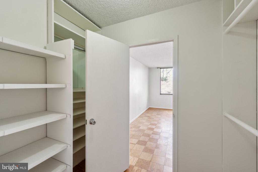 5225 POOKS HILL ROAD Unit: 405S