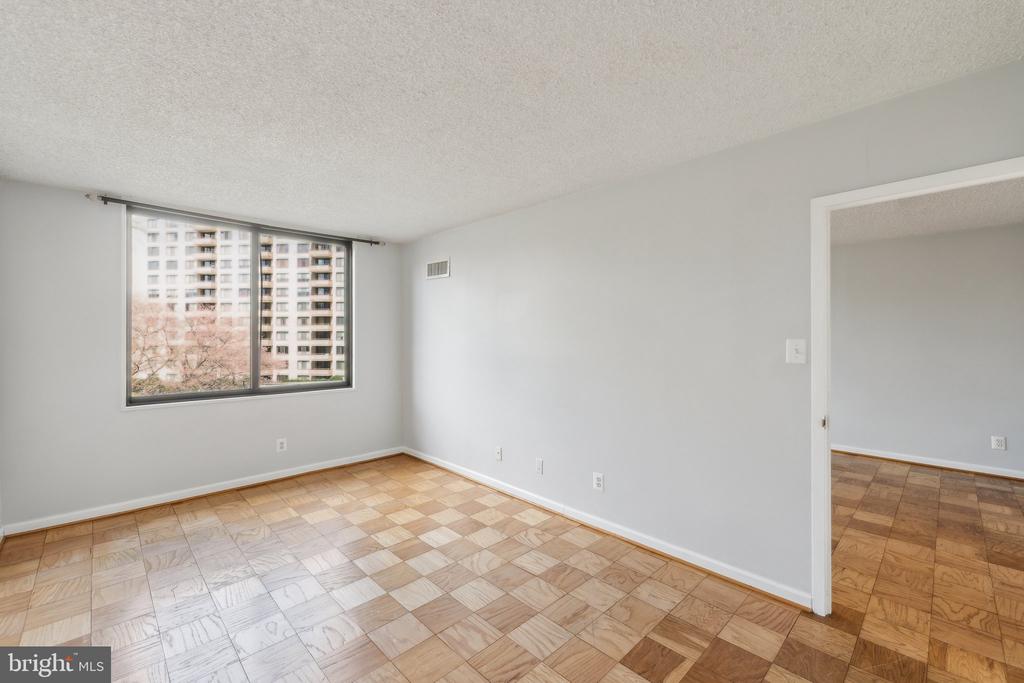 5225 POOKS HILL ROAD Unit: 405S