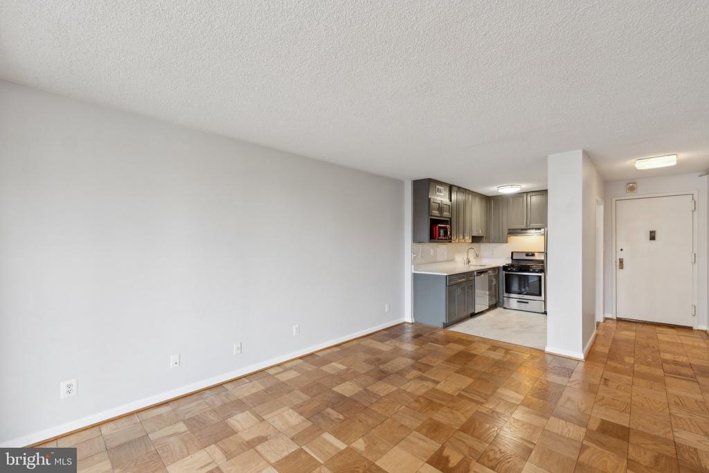 5225 POOKS HILL ROAD Unit: 405S