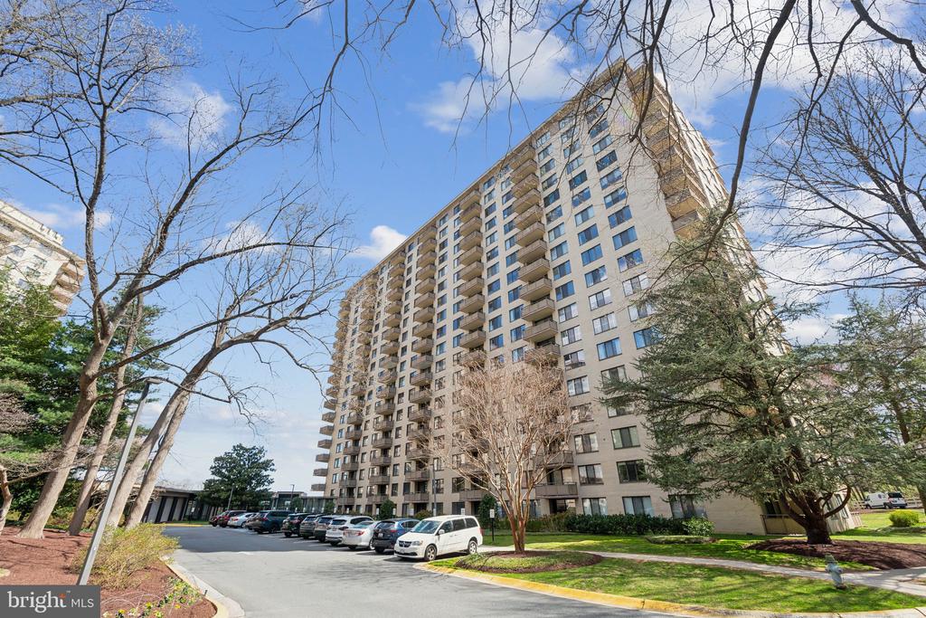 5225 POOKS HILL ROAD Unit: 405S