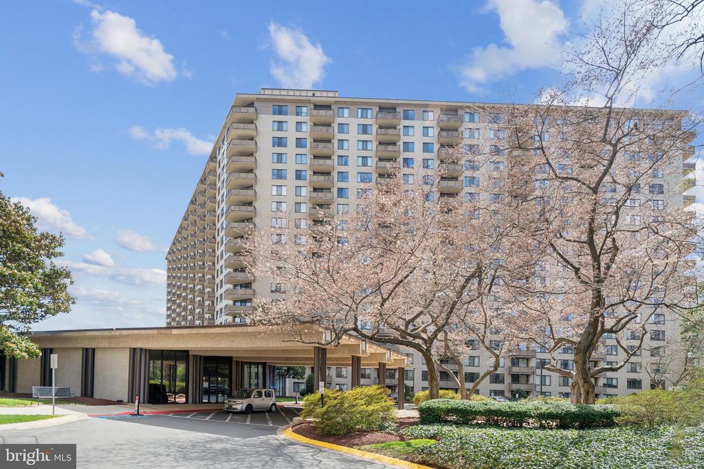 5225 POOKS HILL ROAD Unit: 405S