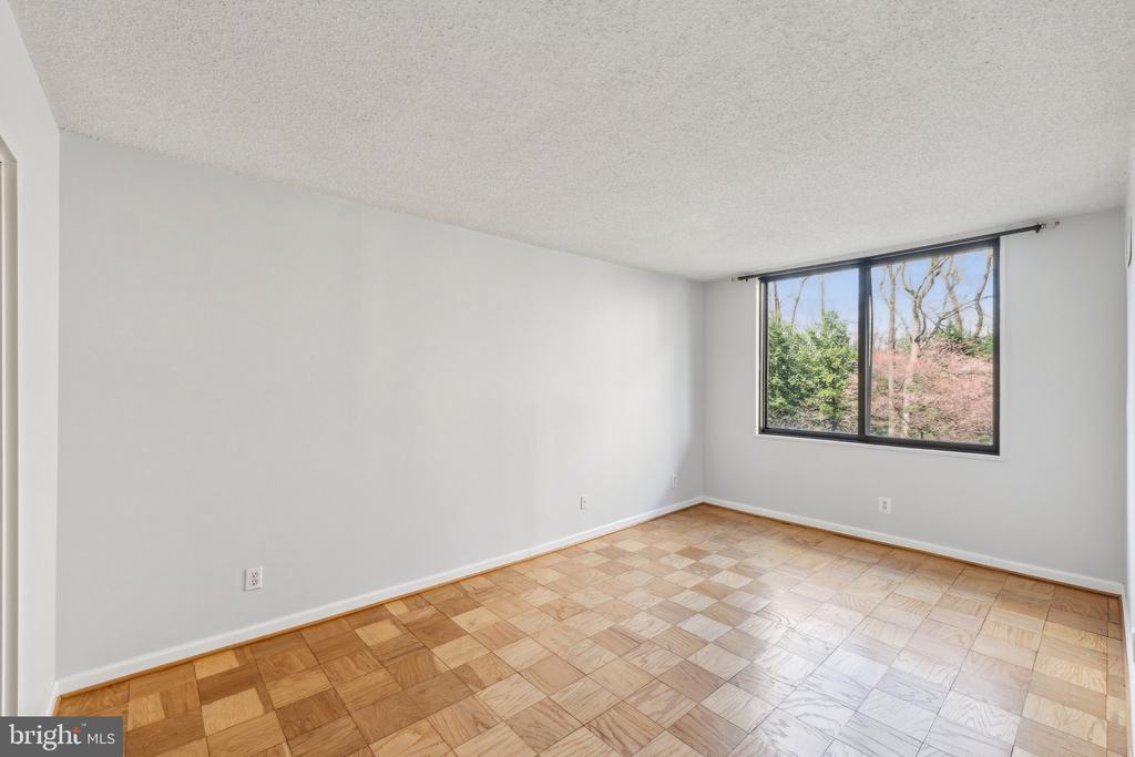 5225 POOKS HILL ROAD Unit: 405S