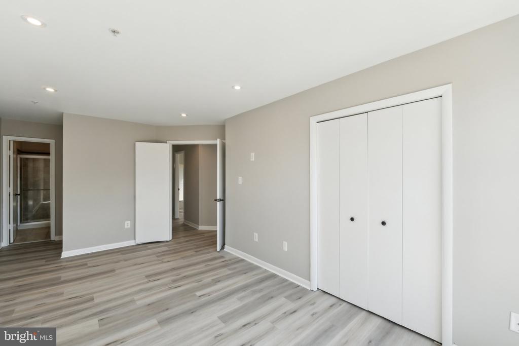 9411 ROYAL BONNET TERRACE