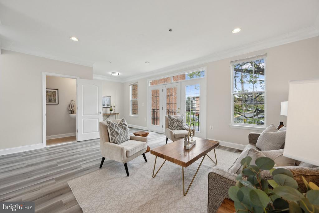 228 N SUMMIT AVENUE Unit: 27-228