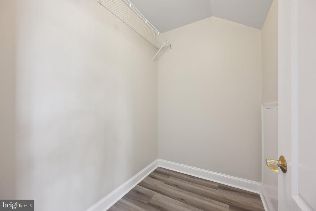 228 N SUMMIT AVENUE Unit: 27-228