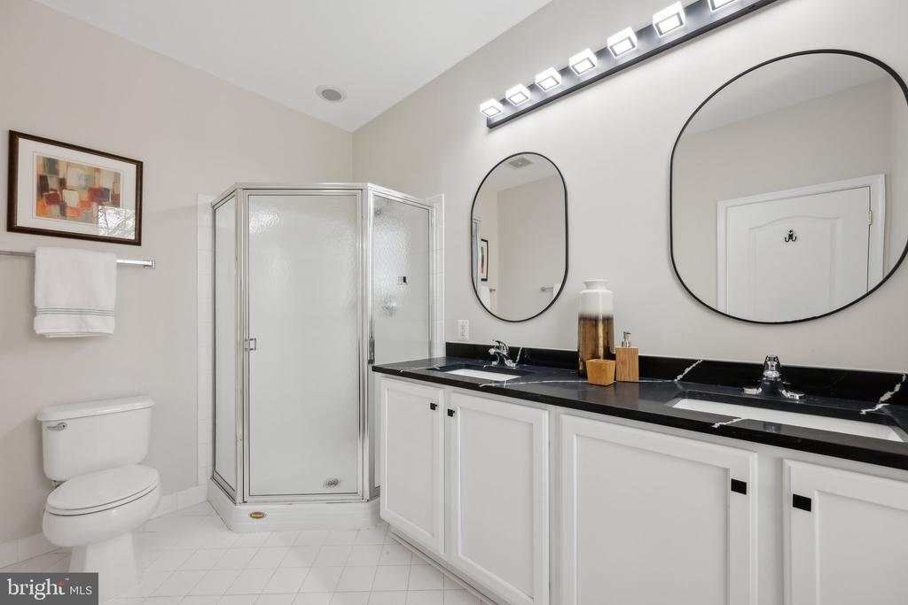 228 N SUMMIT AVENUE Unit: 27-228