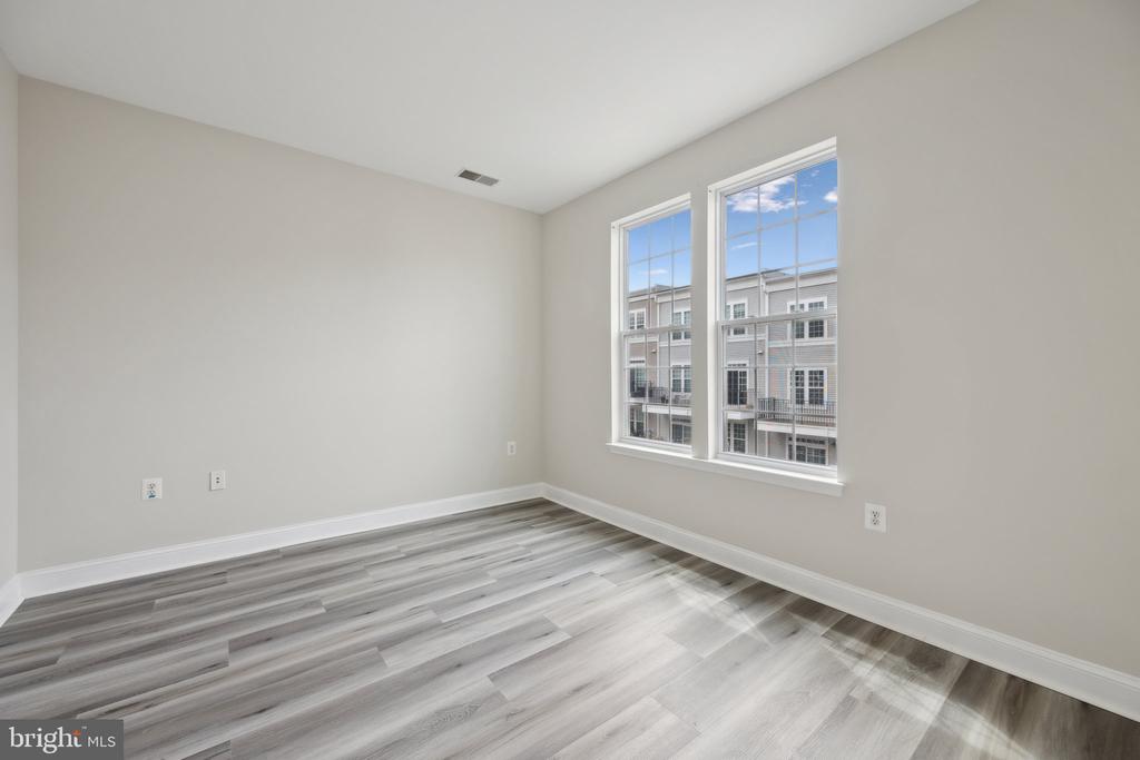 228 N SUMMIT AVENUE Unit: 27-228