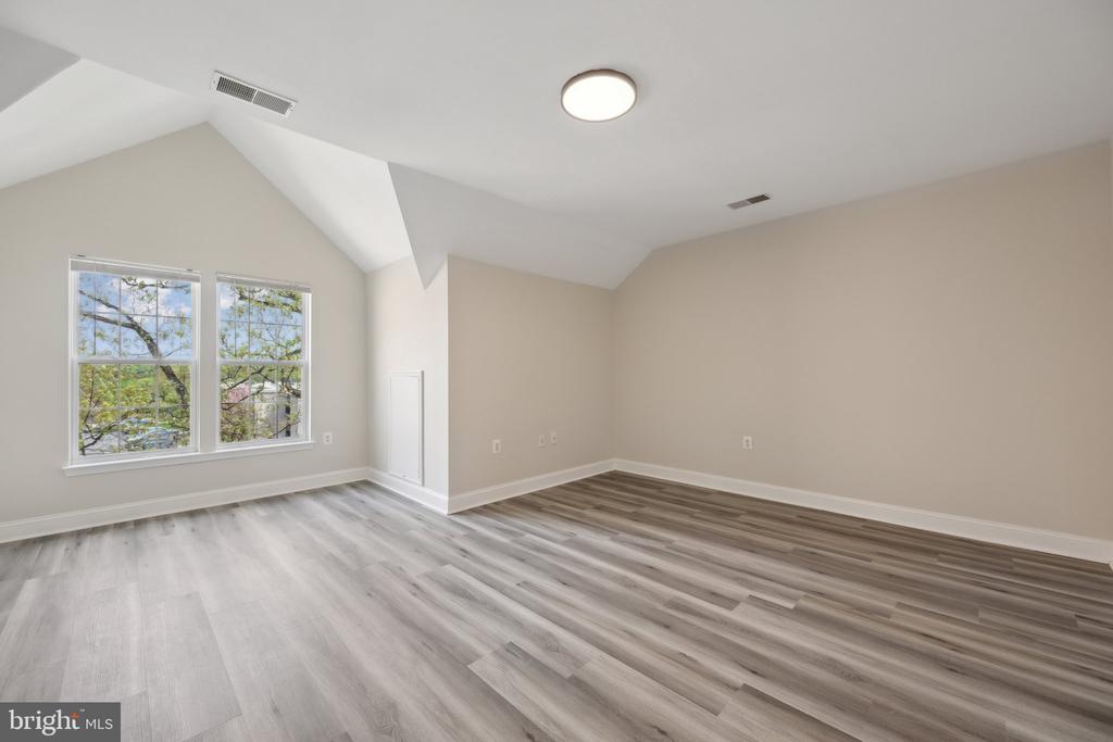 228 N SUMMIT AVENUE Unit: 27-228