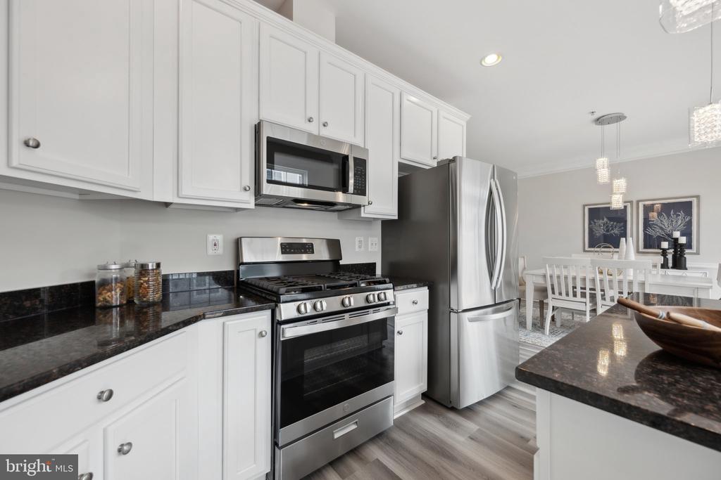 228 N SUMMIT AVENUE Unit: 27-228