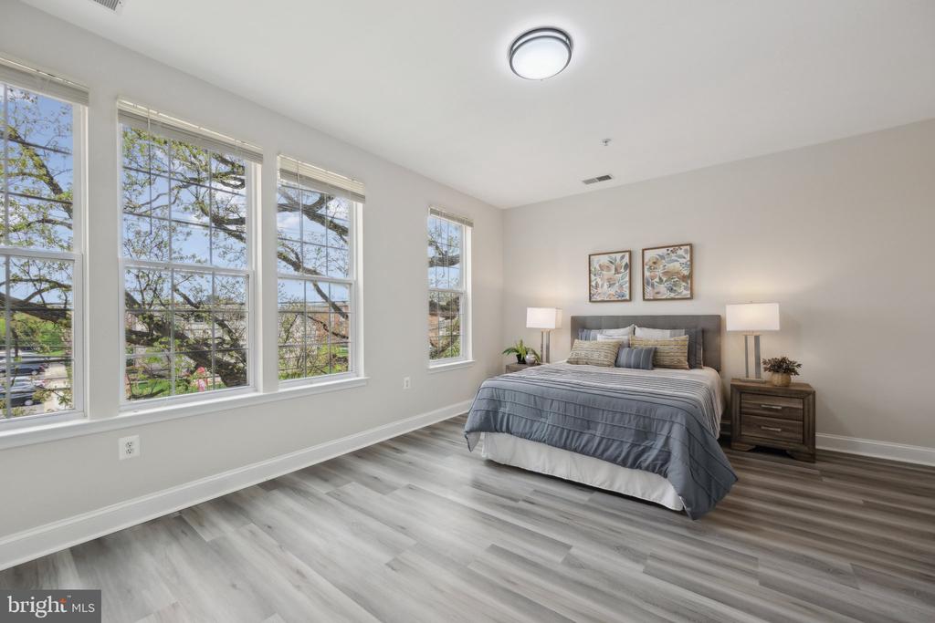 228 N SUMMIT AVENUE Unit: 27-228