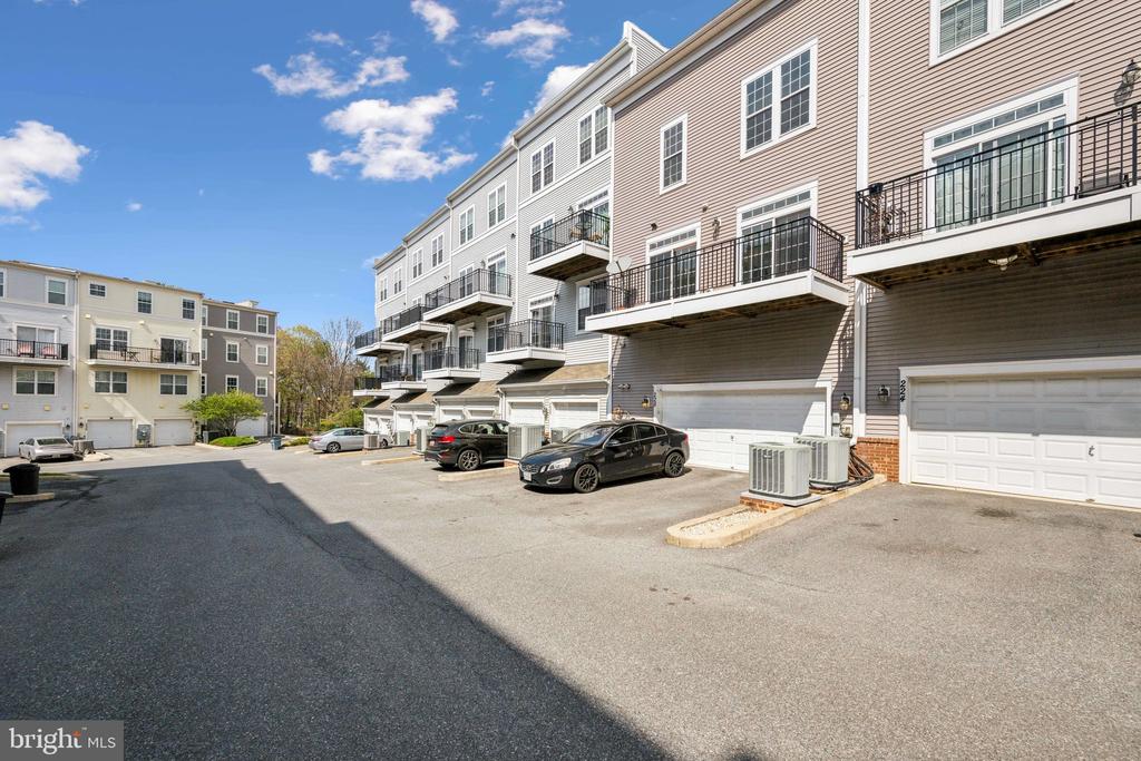 228 N SUMMIT AVENUE Unit: 27-228
