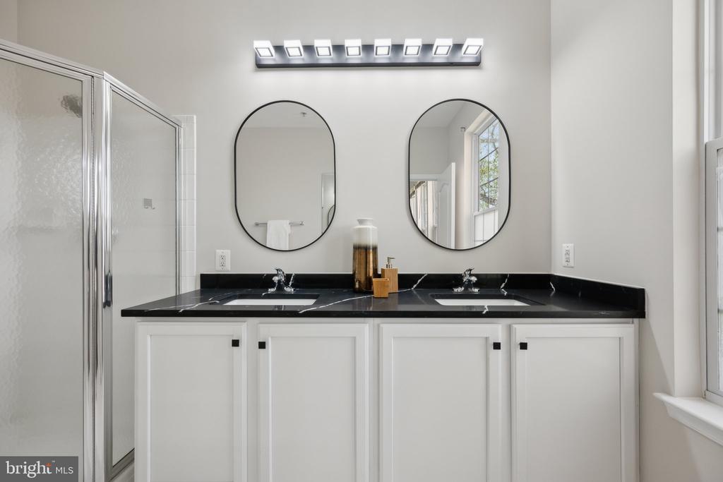 228 N SUMMIT AVENUE Unit: 27-228