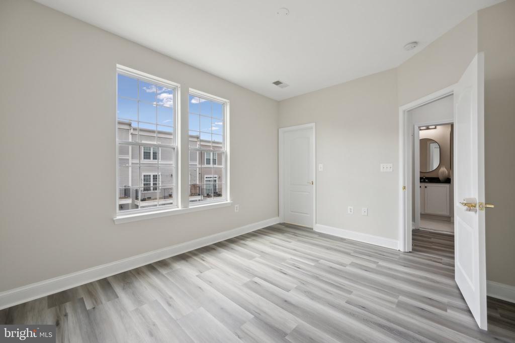 228 N SUMMIT AVENUE Unit: 27-228