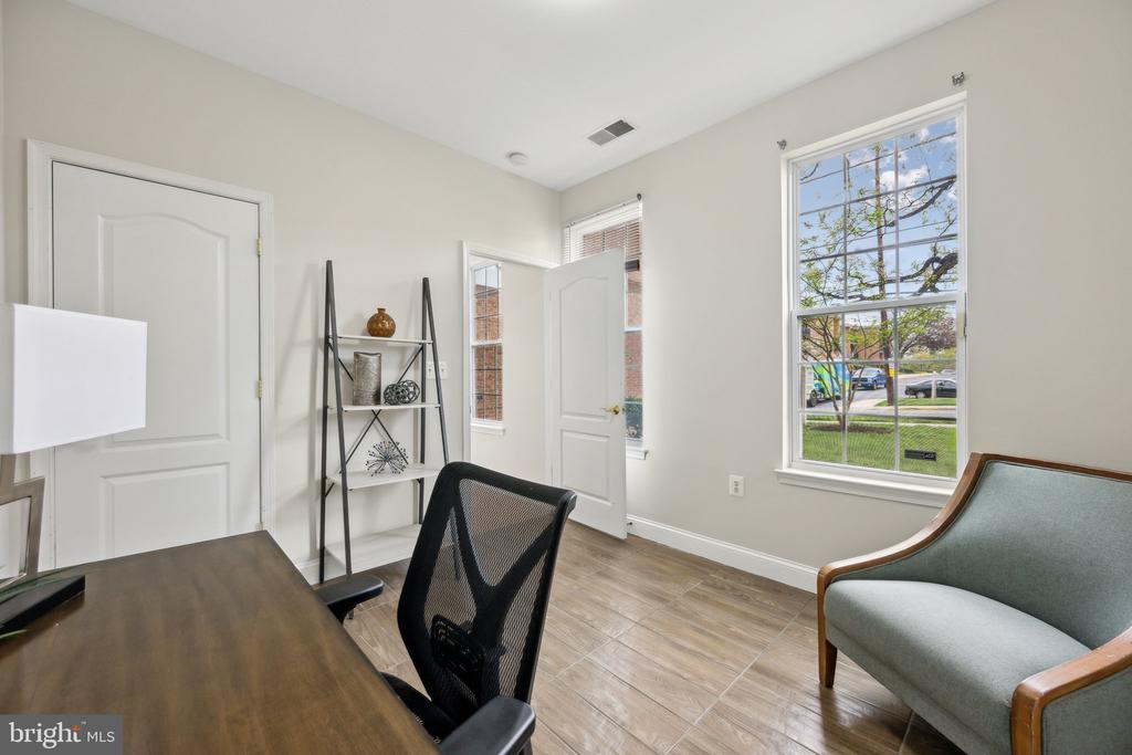 228 N SUMMIT AVENUE Unit: 27-228