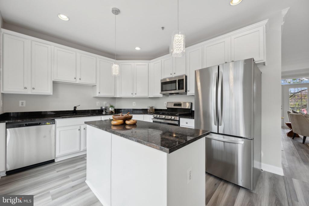 228 N SUMMIT AVENUE Unit: 27-228