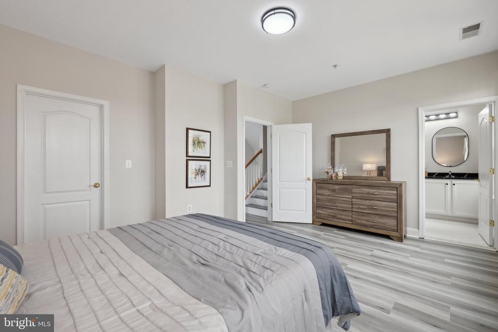 228 N SUMMIT AVENUE Unit: 27-228
