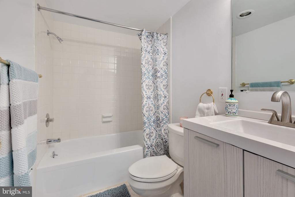 4601 N PARK AVENUE Unit: 406F
