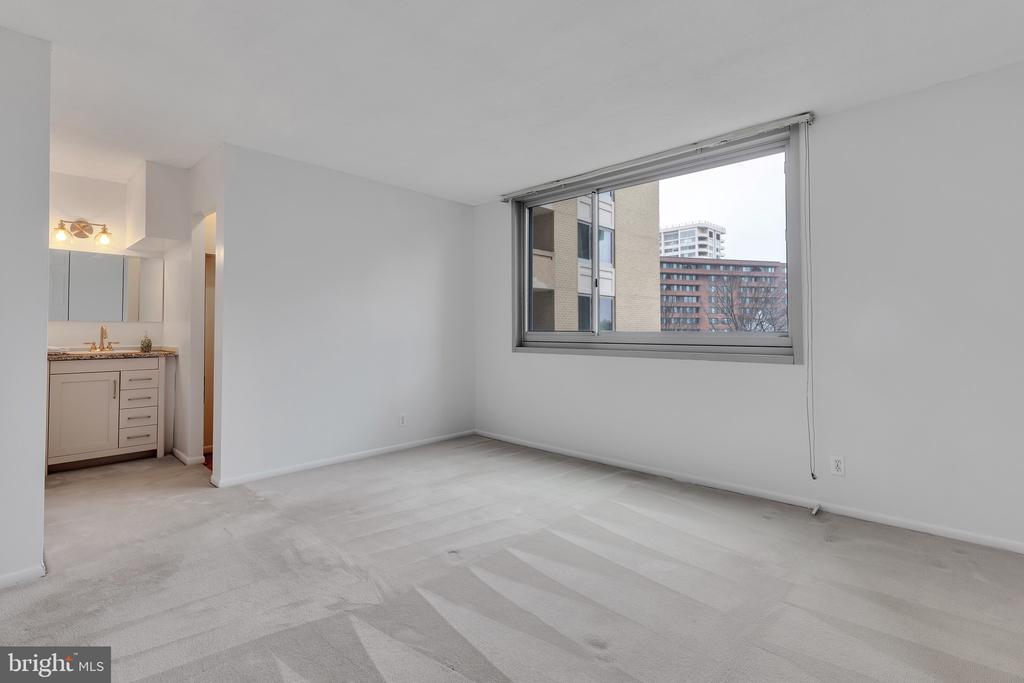 4601 N PARK AVENUE Unit: 406F