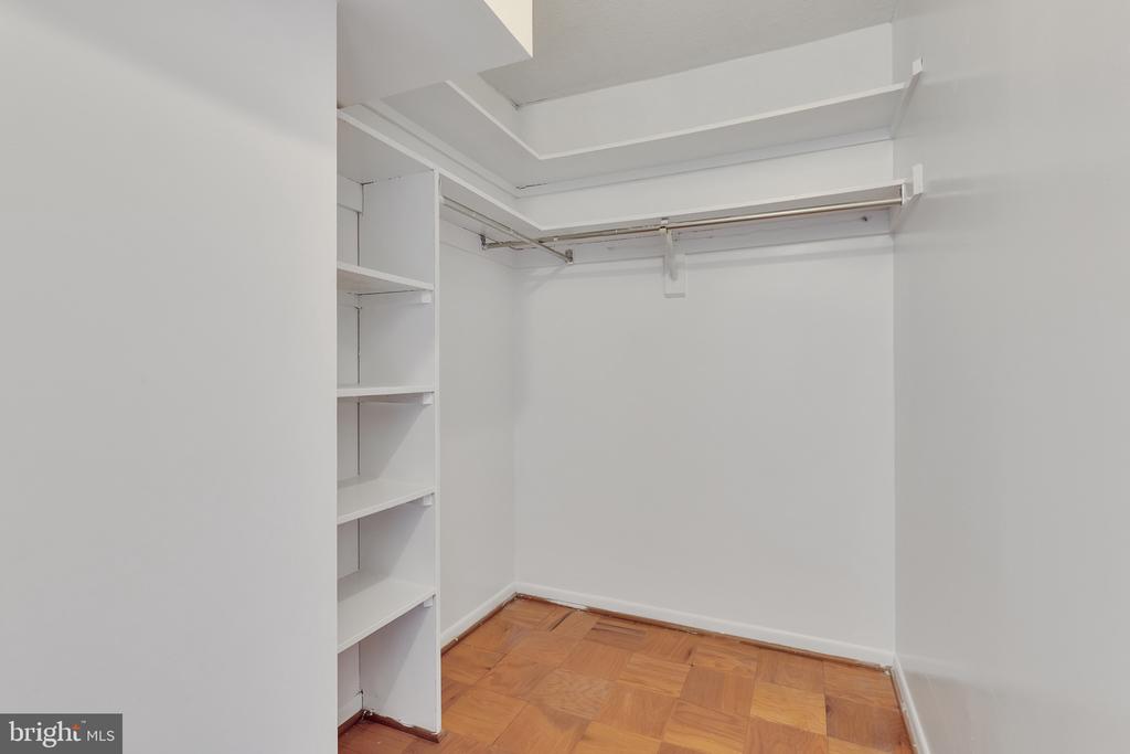 4601 N PARK AVENUE Unit: 406F