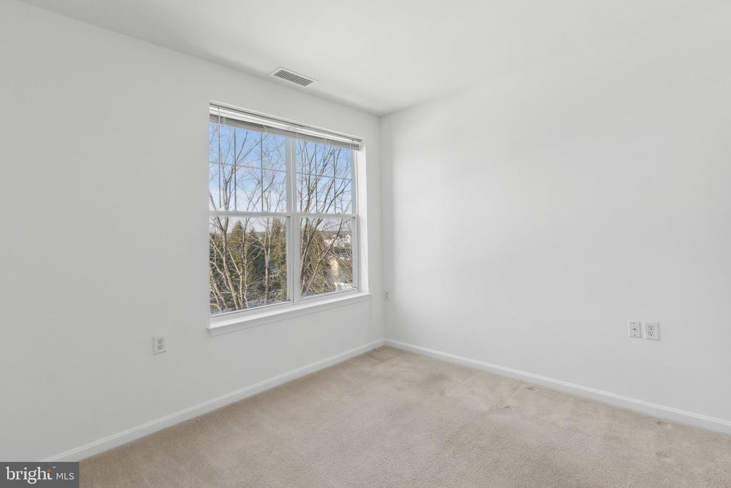 14301 KINGS CROSSING BOULEVARD Unit: 209