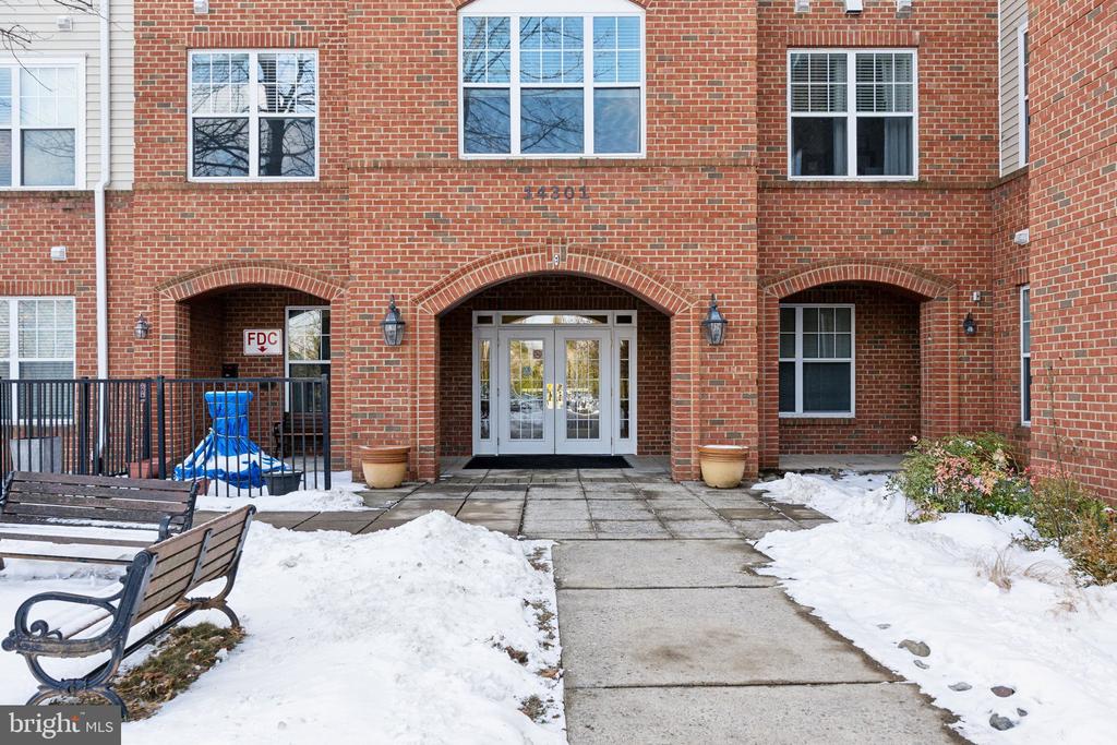 14301 KINGS CROSSING BOULEVARD Unit: 209