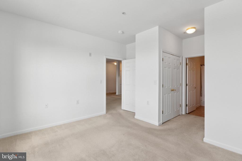 14301 KINGS CROSSING BOULEVARD Unit: 209
