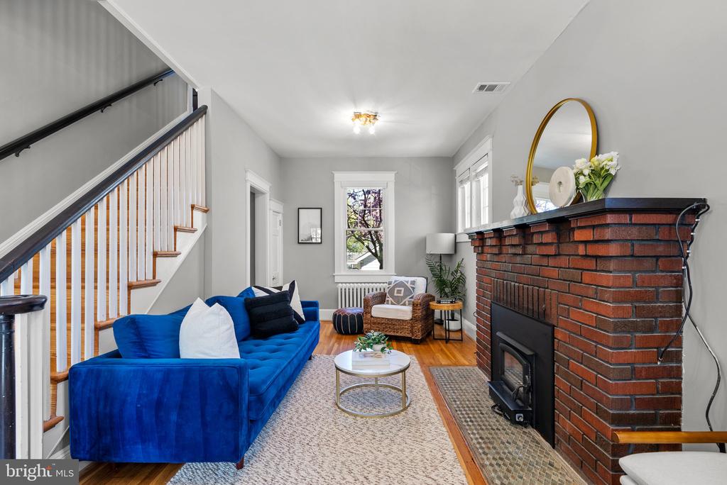 803 ISLINGTON STREET