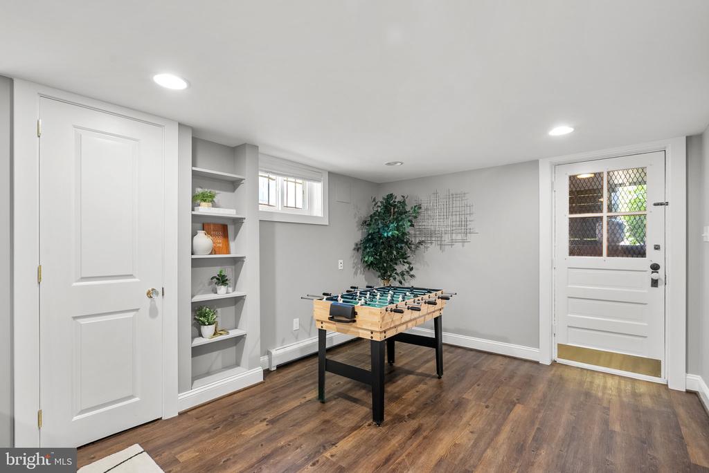 803 ISLINGTON STREET