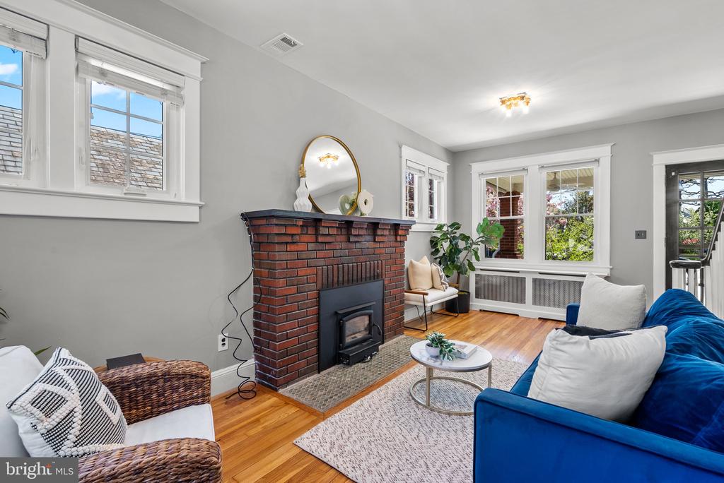 803 ISLINGTON STREET