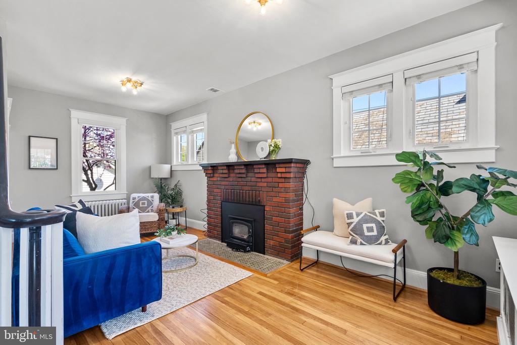 803 ISLINGTON STREET