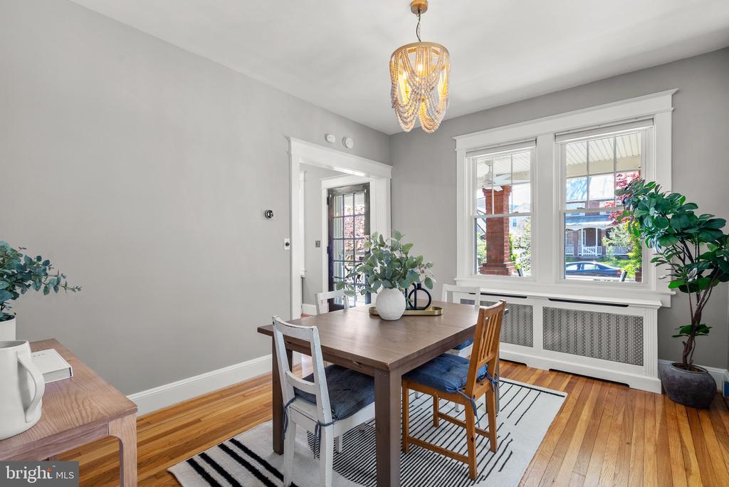 803 ISLINGTON STREET