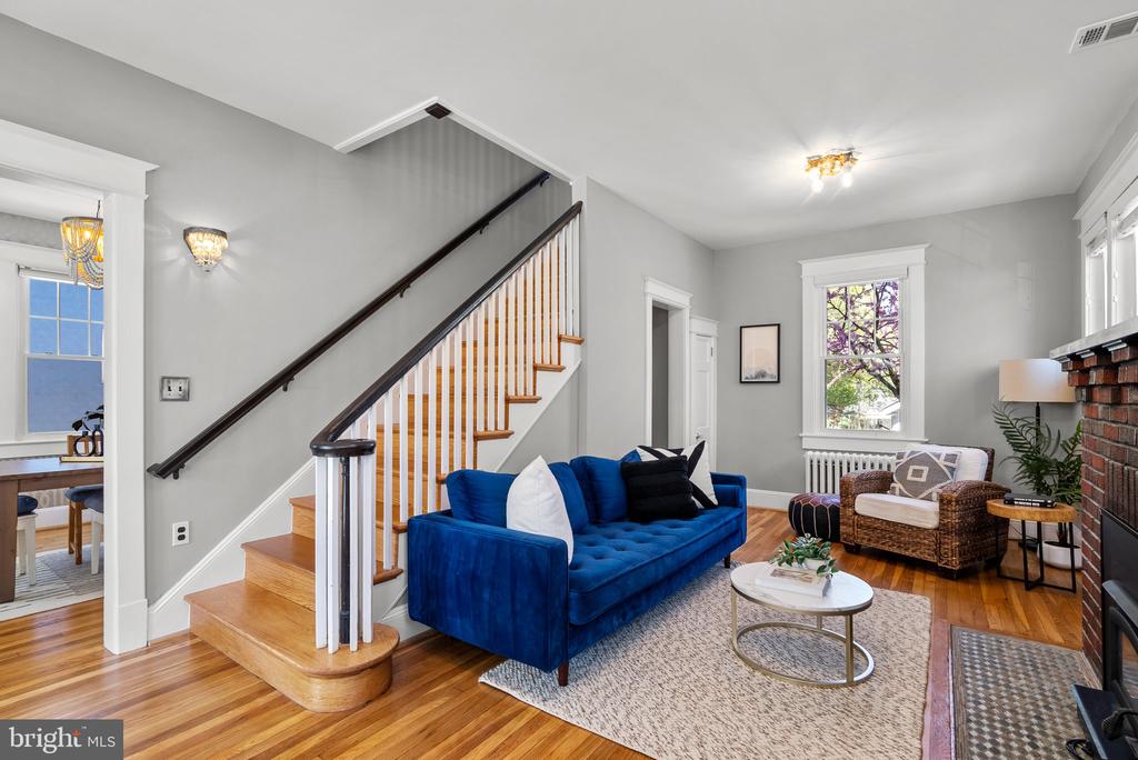 803 ISLINGTON STREET