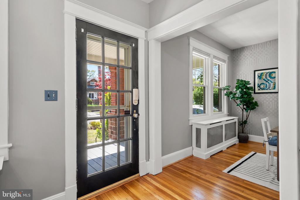 803 ISLINGTON STREET