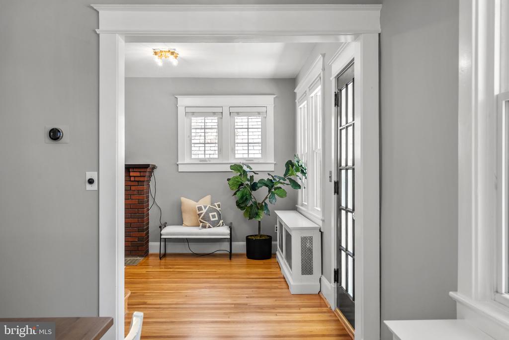 803 ISLINGTON STREET