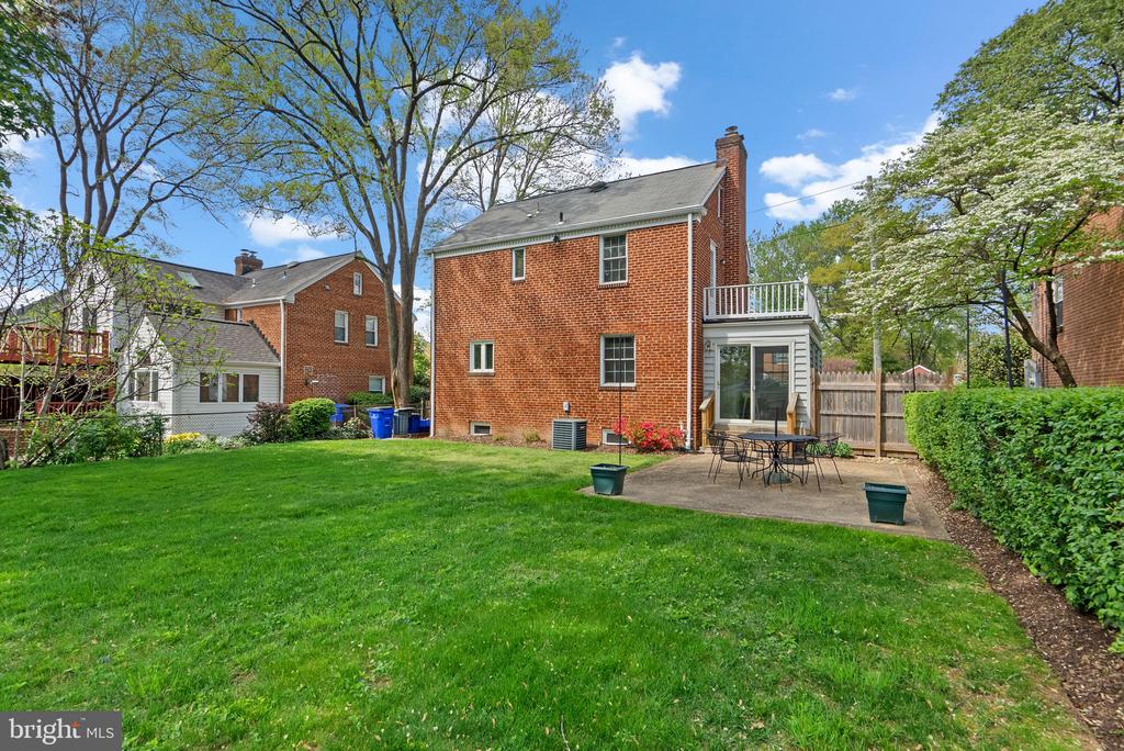 1012 STIRLING ROAD