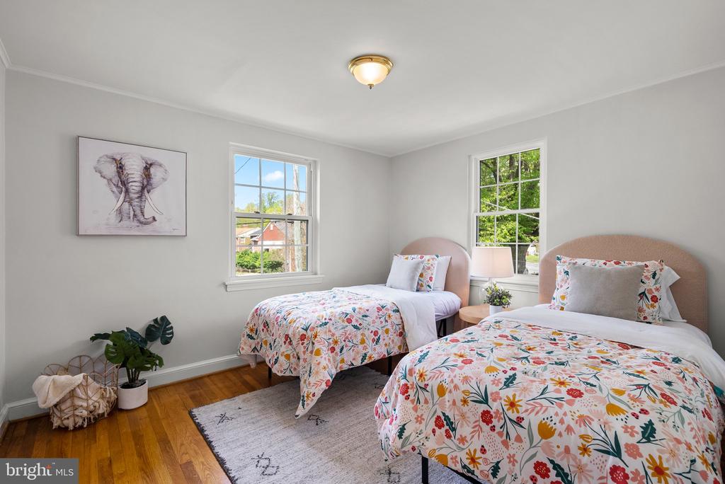 1012 STIRLING ROAD