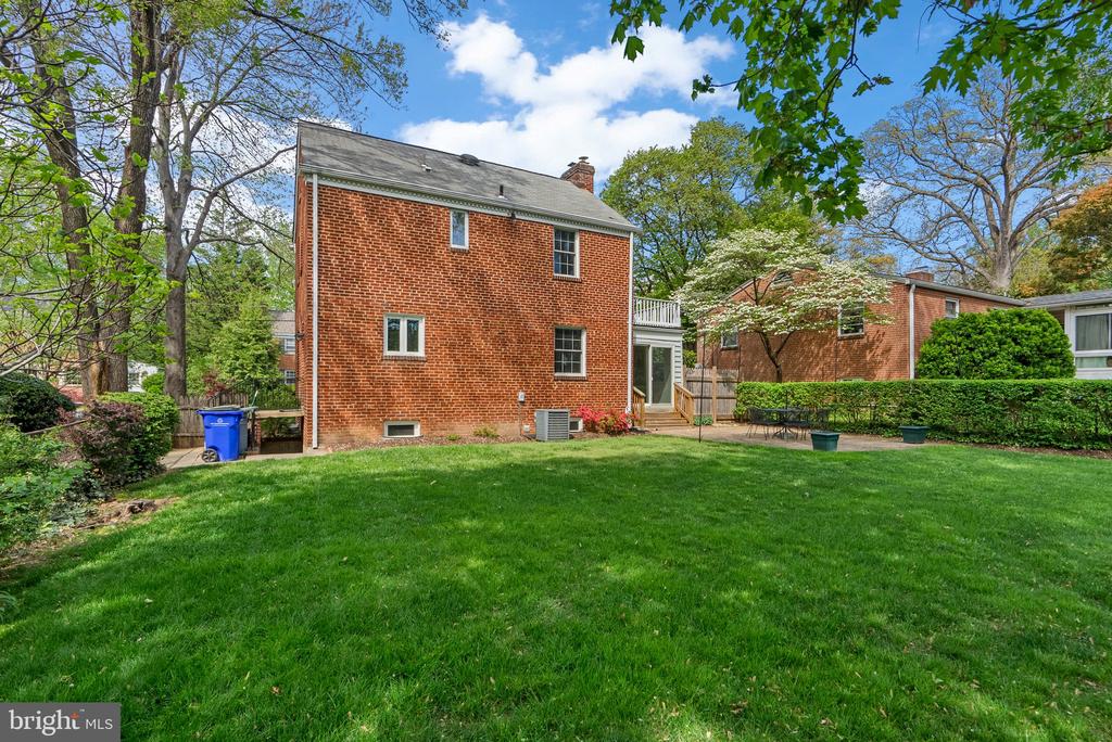 1012 STIRLING ROAD