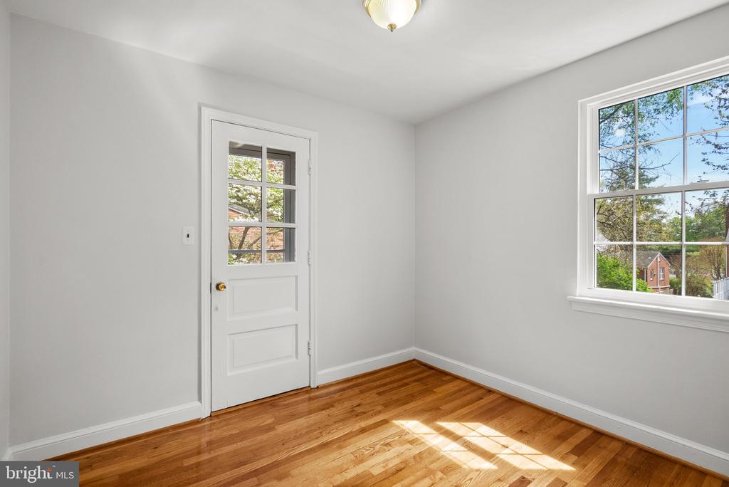 1012 STIRLING ROAD