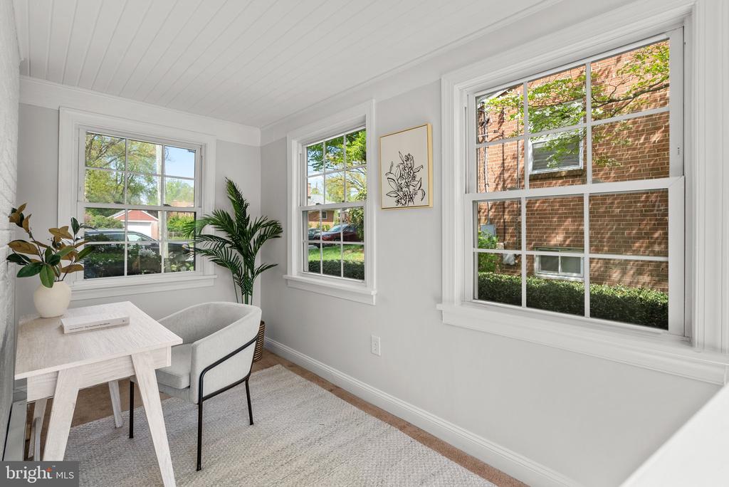 1012 STIRLING ROAD