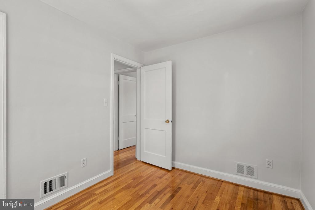 1012 STIRLING ROAD